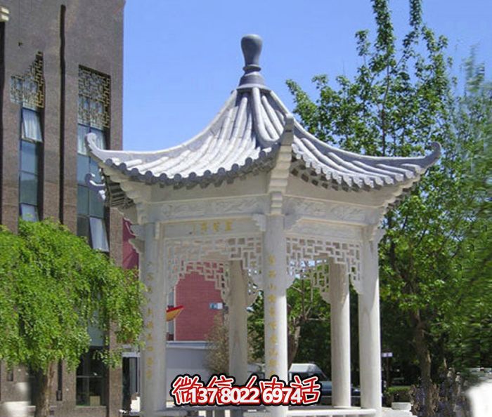精美漢白玉鏤空涼亭，為校園休息區(qū)提供清涼休息空間