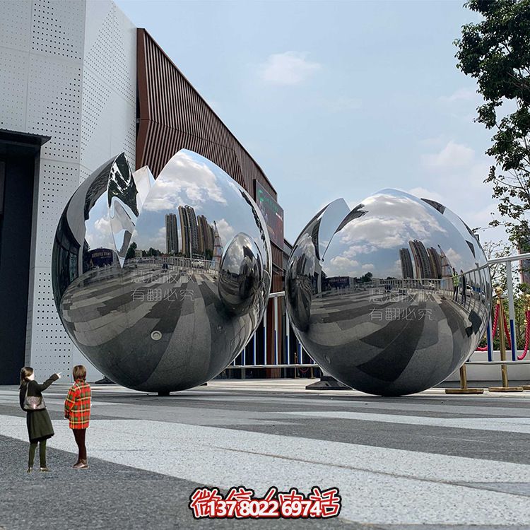 大型不銹鋼鏡面球體雕塑，為你的戶(hù)外空間增添獨(dú)特氣息