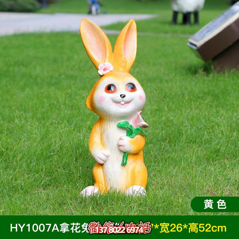 黃色樹脂兔子雕塑，室內(nèi)擺放只有一個