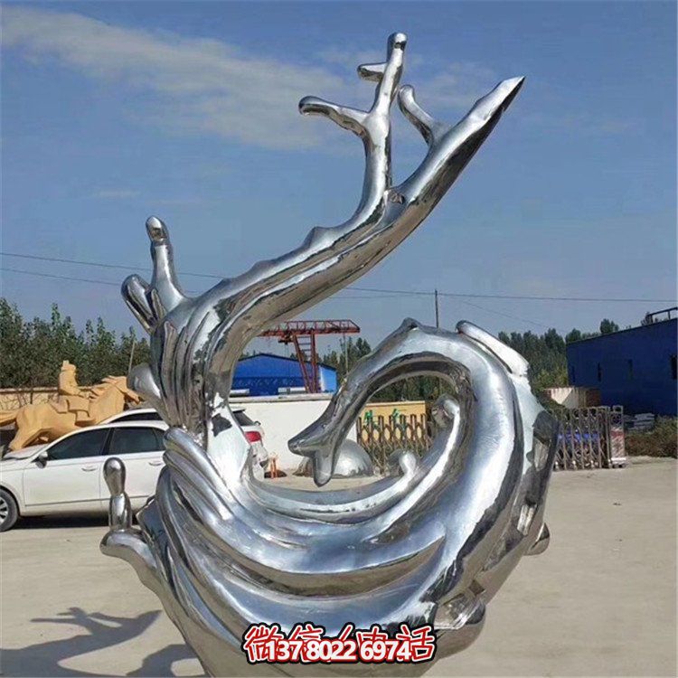 不銹鋼鏡面雕塑，為戶外廣場增添海浪般的浪花氣息