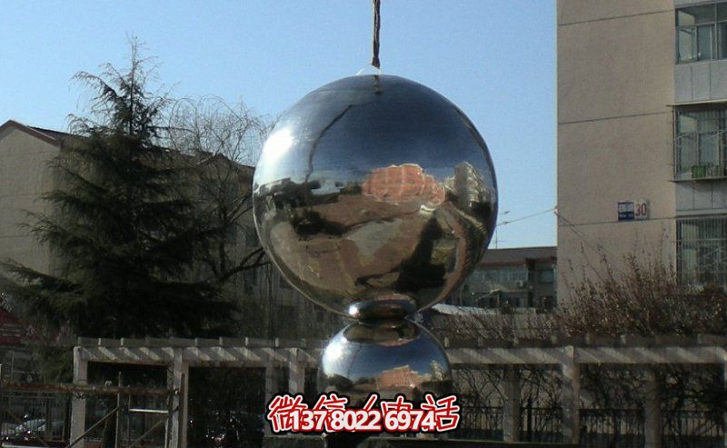 不銹鋼球體雕塑，鏡面反光，室外裝點(diǎn)美化
