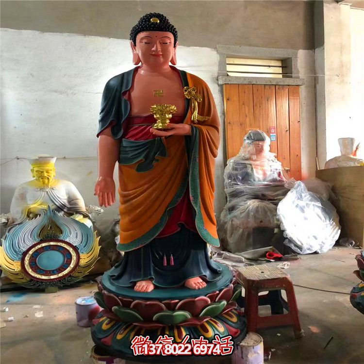 玻璃鋼彩繪神佛三圣雕塑，為景區(qū)大型景觀裝飾品