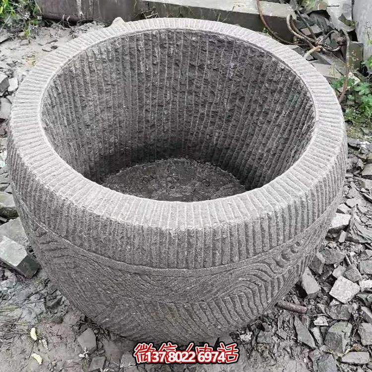 古老石槽，精致圓形養(yǎng)魚(yú)水缸