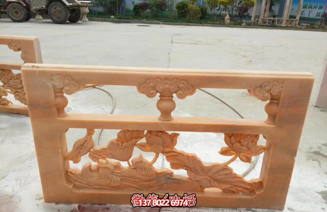 紅色浮雕護(hù)欄，點(diǎn)綴陽臺(tái)庭院裝飾